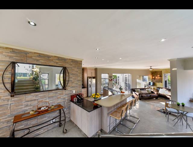 5 BEDROOM GOLF ESTATE FOR SALE IN BLUE VALLEY GOLF ESTATE